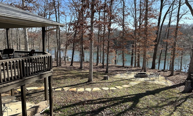 Shell Knob Haus | Private Lakefront Getaway - Amazing Views and Easy Water Access