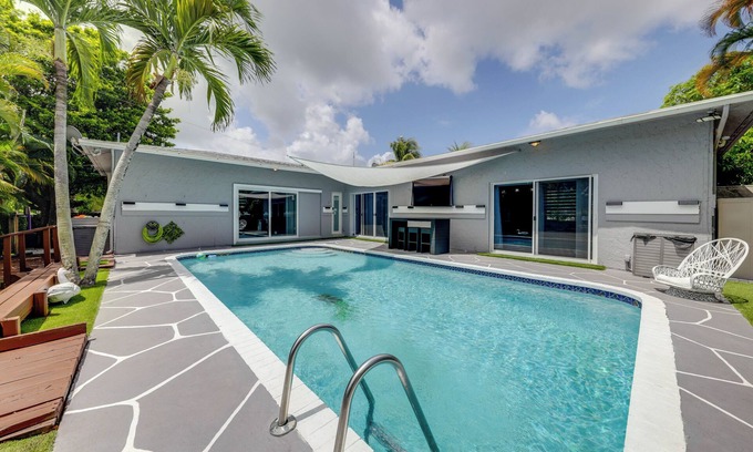 West Park Haus | Private Oasis in West Park Near the Beach!