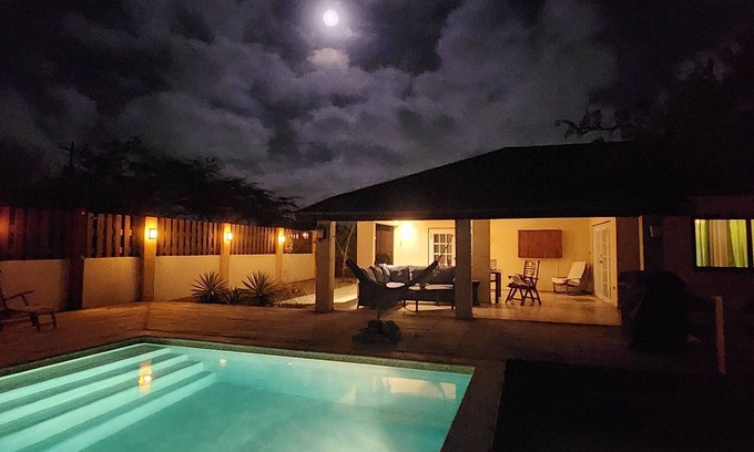 Oranjestad Haus | Private Peaceful Paradise on One Happy Island