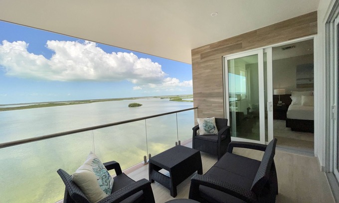 San Pedro Eigentumswohnung | PRIVATE PENTHOUSE VIEWS on the TOP/5th FLOOR!! 1 Bedroom Condo at SUNSET CARIBE!