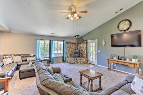 Weaverville Haus | Private Pool and Game Room Family Weaverville Gem
