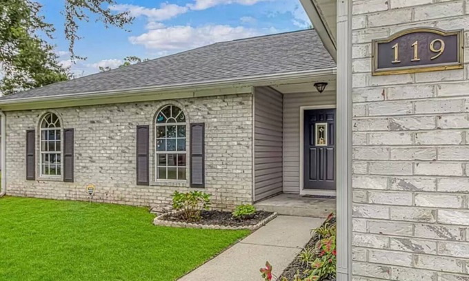 Surfside Beach Haus | Private pool lakefront estate in fantastic Myrtle Beach