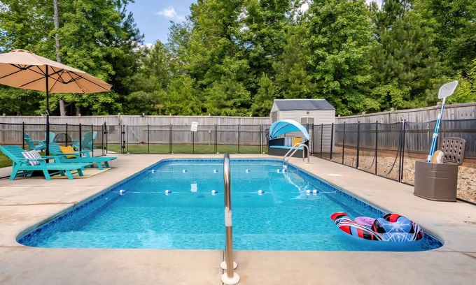 Winston Haus | The Amaris: Private Pool, Fire Pit, Near Golf