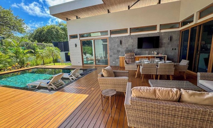 Playa Langosta Haus | Private Pool with direct access to 2 beaches!