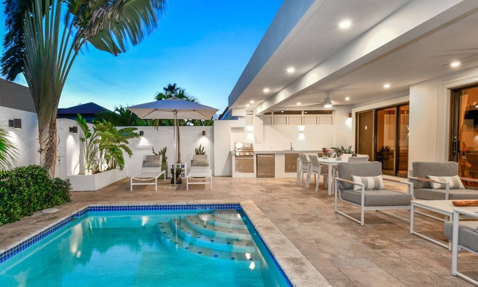 Gold Coast Eigentumswohnung | Luxusvilla an der Goldküste (großer Garten mit IHREM EIGENEN POOL)