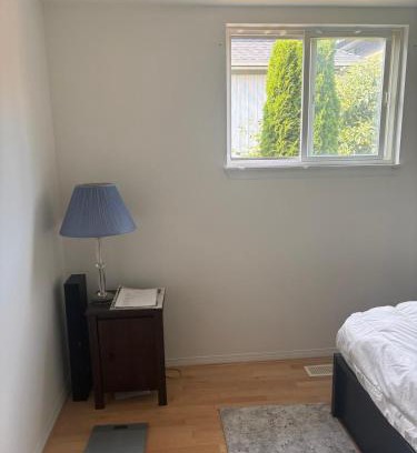 Delta Haus | Private Room Near Transit, Shopping, High Speed Wi-Fi, Parking