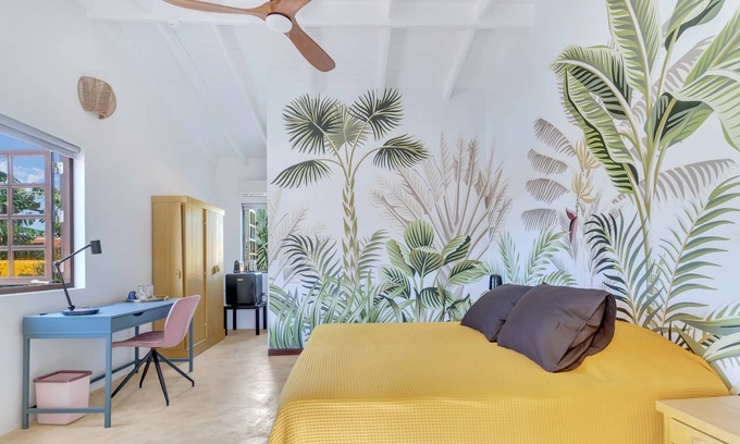 Kralendijk Haus | Private room with patio view - Boutique Hotel Wanapa