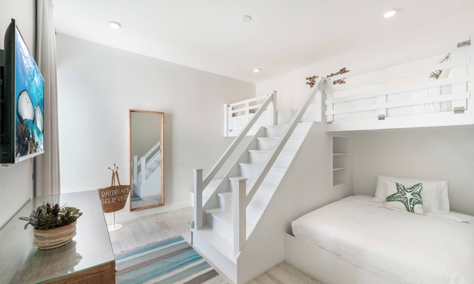 West Bay Eigentumswohnung | 4BR, Meerblick von der Dachterrasse, Amazing Pool Pavilion, Seven Mile Beach