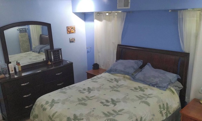 Burke Haus | Private space, House Retreat - Studio