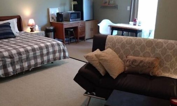 Chesapeake Wohnung | Private, Spacious Studio Apartment, Bathroom