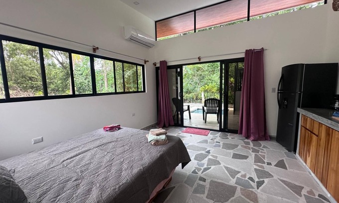 Javilla Wohnung | Private Studio, 90 seconds to the beach, with AC, WiFi, & Pool