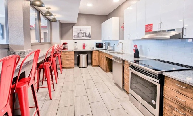 University District Wohnung | ⭐Private Studio Apartment ✔️Parking ✔️WiFi ✔️Hot Tub ✔️Kitchens ✔️Fitness Center