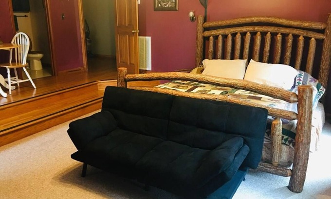 Saint Joe Kabine | Private Suite at Buffalo River Lodge - the perfect place for a romantic getaway