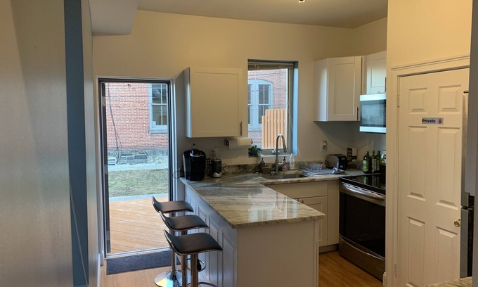 Downtown Wilmington Haus | Private townhouse near downtown and state park