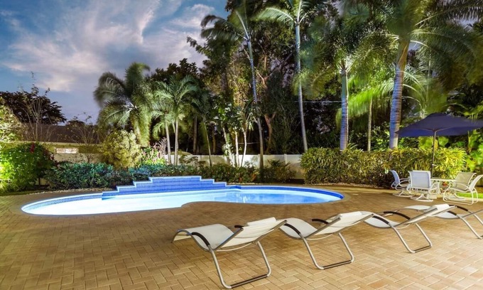 Wilton Manors Haus | Private Tropical Oasis, Pool! Walk to shopping & entertainment. Great Location.