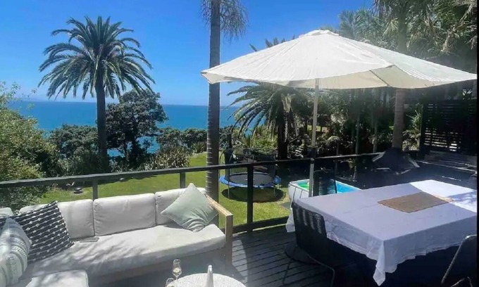 Stanmore Bay Haus | Private Water Front Paradise