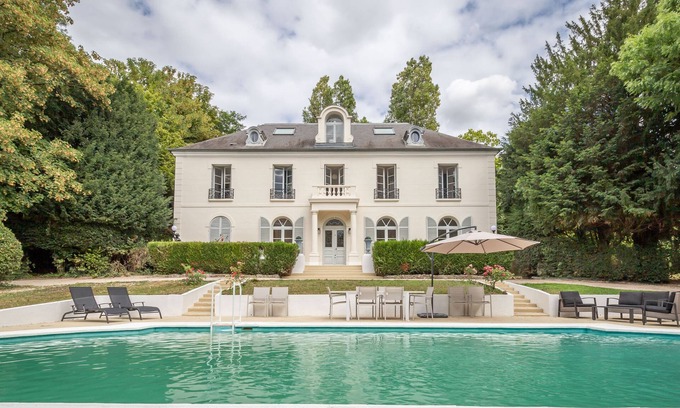 Chennevieres-sur-Marne Haus | PrivateLodge - Villa with pool on the banks of the Marne