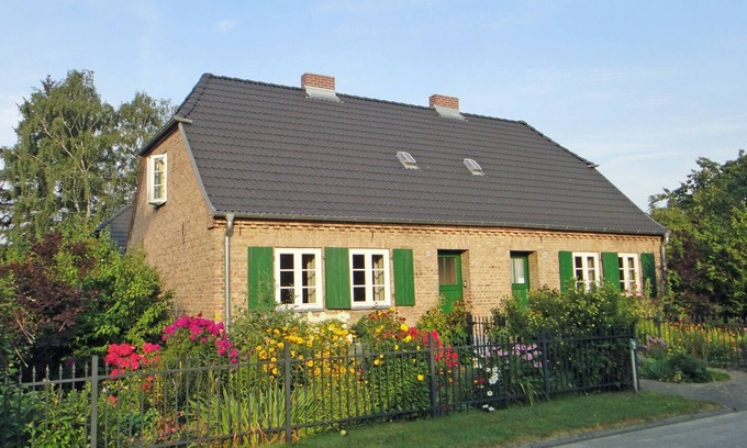 Schmatzin Wohnung | Protected house with large garden for 2-3 or 4-6 guests on request