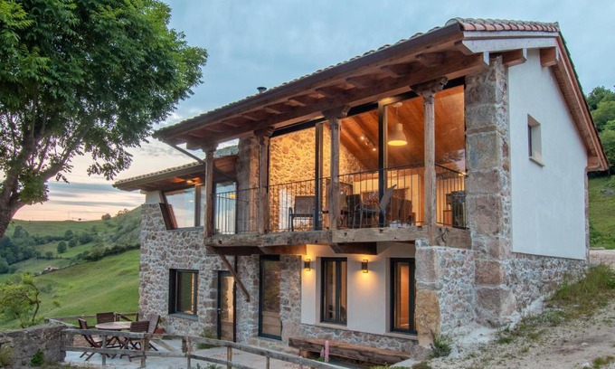 Santianes de Ola Haus | Pulieru - Picos de Europa views, designed for all seasons