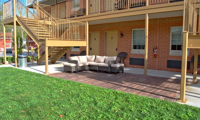 Put-in-Bay Hotel | Put in Bay Victory Station Hotel