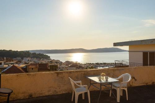 Pylos Wohnung | Pylos Sunset Retreat with Panoramic Sea Views