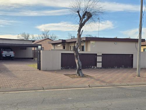 Emfuleni Wohnung | Qhephulitshe