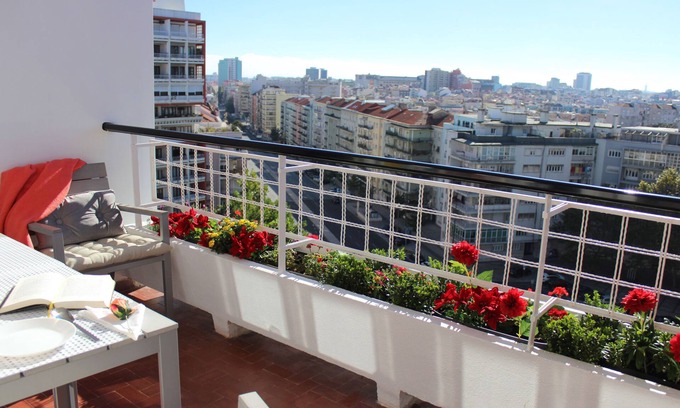 Avenida de Roma Wohnung | QUAD AVENUE 2BR 2BA, KLIMAANLAGE, TERRASSE, PARKPLATZ, mit Blick auf die Stadt