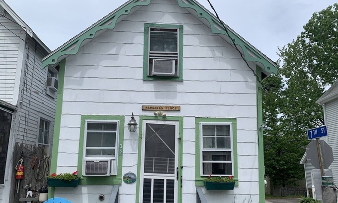 Old Orchard Beach Kabine | Quaint 2 Bedroom Cottage in Old Orchard Beach