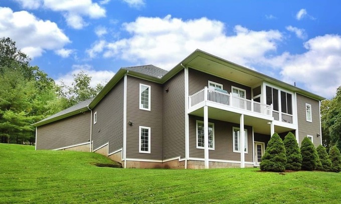 Maple Hill Haus | Quaint and Quiet 2 Bed / 1 Bath