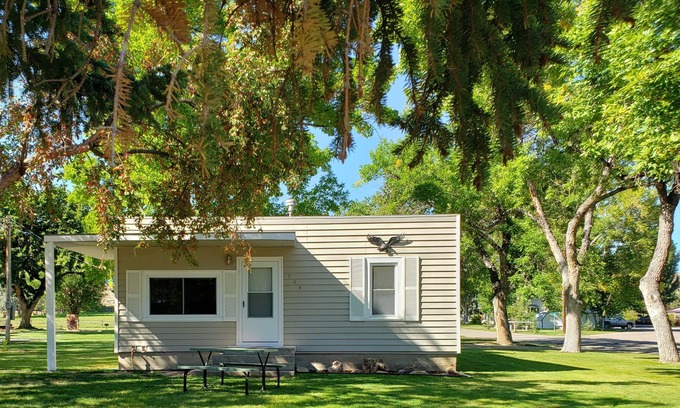 Basin Haus | Quaint house on the edge of small town