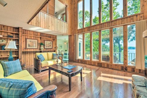 Sherrills Ford Haus | Quaint Lake Norman Home with Boat Dock and Grill!