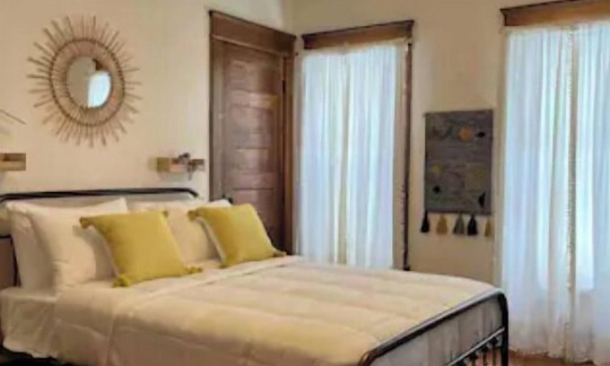 Meadville Wohnung | Quaint Pet Friendly 2 Bed Apartment Downtown