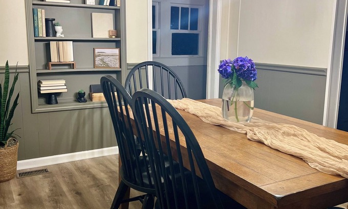 Bremen Hütte | Quaint, PET-FRIENDLY cottage in downtown Bremen-games for the fam/full kitchen