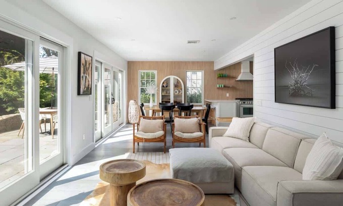 Jamestown Shores Haus | Quaint Renovated 3BR Getaway