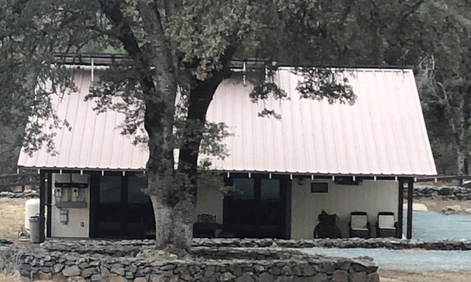 Penn Valley Haus | Uriges, rustikales Schlafhaus auf 65 Hektar Pferderanch.