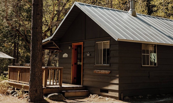Coffee Creek Resort | Quaint Silvertip Cabin on Coffee Creek in Trinity Alps