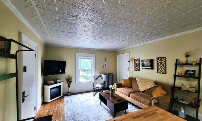 Skowhegan Wohnung | Quaint Skowhegan Apt|Stay 30 Days