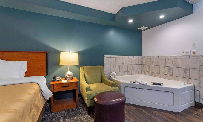 Austintown Hotel | Quality Inn Austintown - Youngstown West