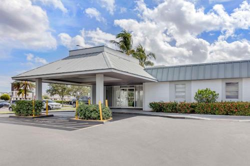 Stuart Hotel | Quality Inn Downtown Stuart