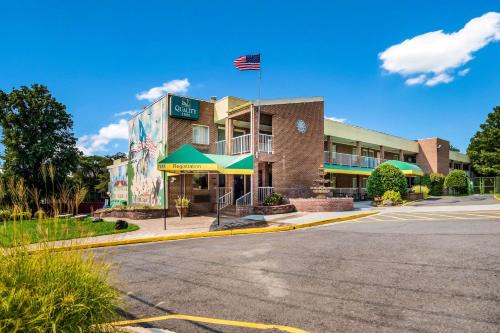 Groveton Hotel | Quality Inn Mount Vernon