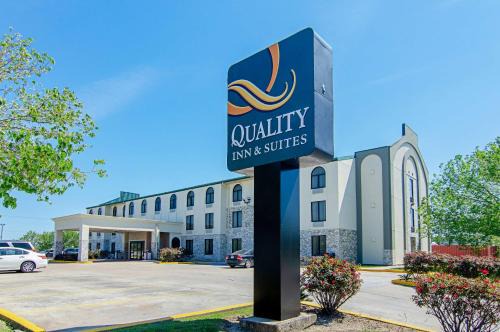 Gonzales Hotel | Quality Inn & Suites Near Tanger Outlet Mall
