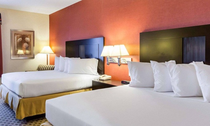 Oakwood Village Hotel | Quality Inn & Suites Oakwood Village - Cleveland South