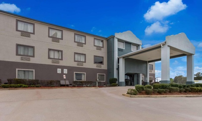 Pearl Hotel | Quality Inn & Suites Pearl-Jackson