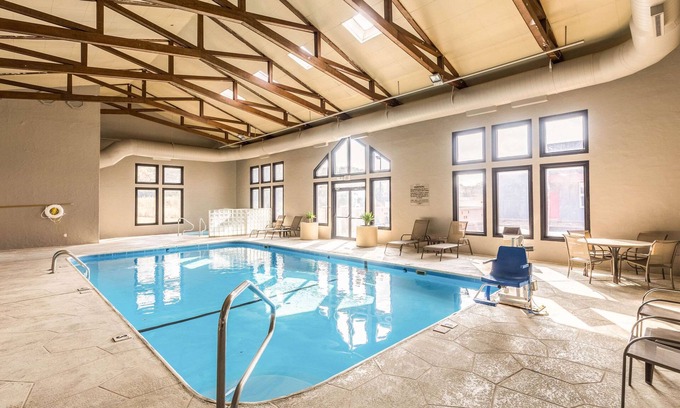 West Plains Hotel | Quality Inn