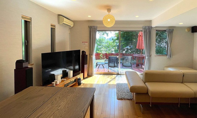 Honkomagome Wohnung | Quality lodging in the heart of Tokyo. A 4-minute walk from Tabata Station on the JR Yamanote Line. Maximum of 19 people.