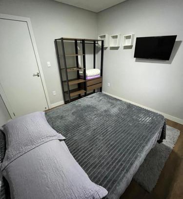 Primeiro de Maio Haus | Quarto privativo com Banheiro compartilhado próx ao Hospital e centro