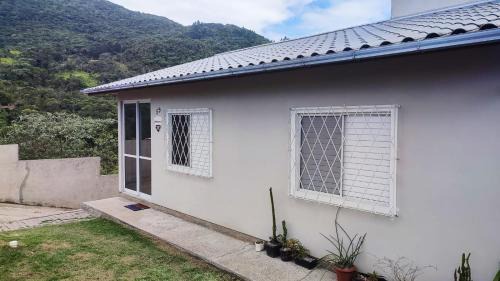 Governador Celso Ramos Haus | Quarto Simples e aconchegante