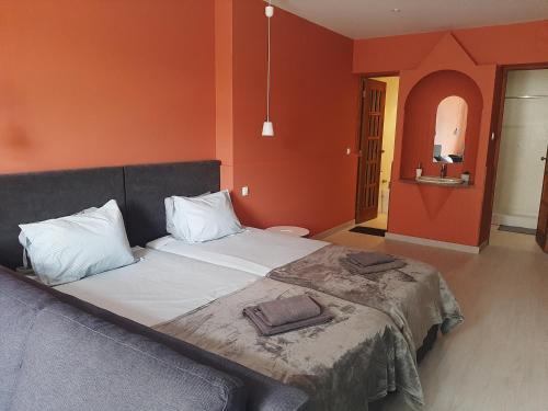 Baiona Haus | Quartos Do Seixe - Laranja