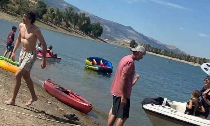 Swanlake Haus | Queen and twin bed Trailer with Kayaks on private beach, Hammocks, tiki torches