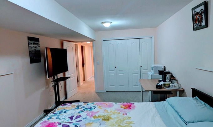 Westwood Plateau Haus | Quiet and big room in Coquitlam